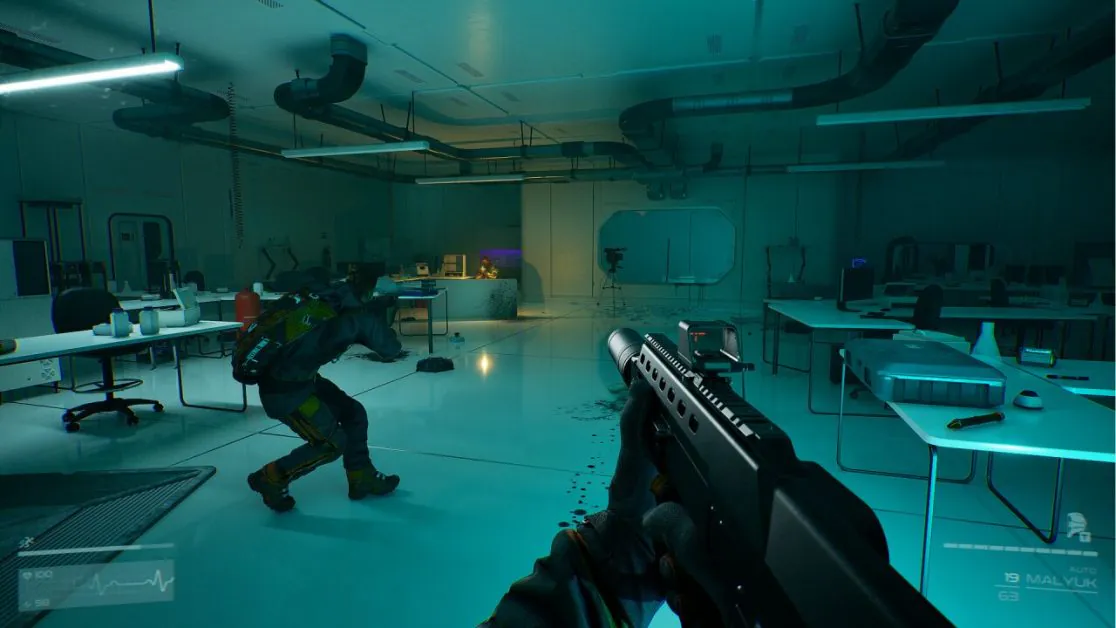 Players navigate a high-tech laboratory in Level Zero: Extraction