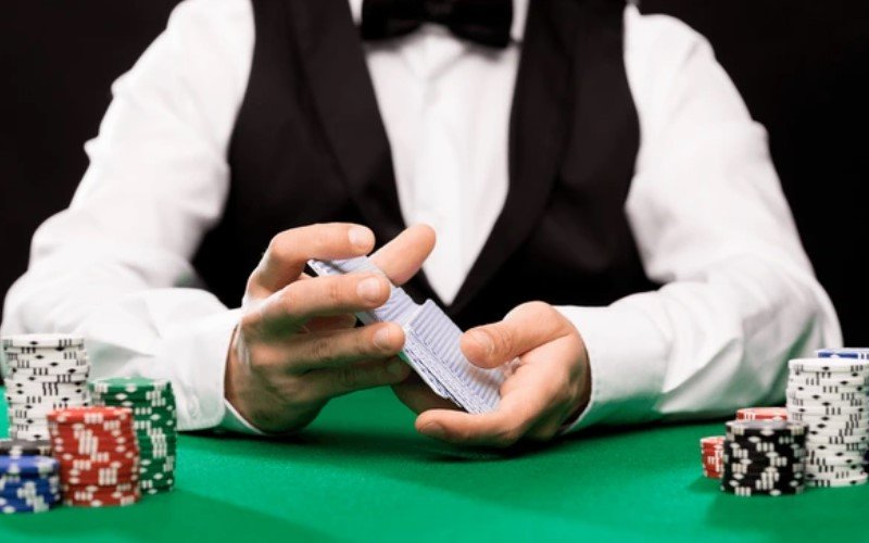 blackjack dengan mengocok kartu as dan menghitung kartu