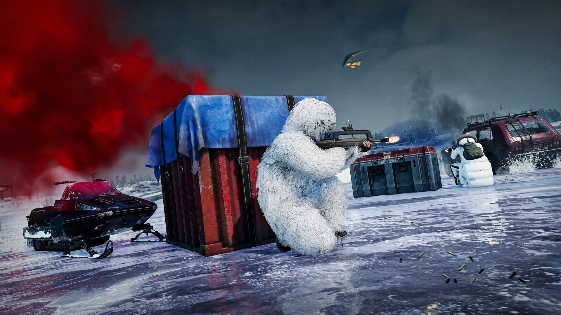 Gracze w białych kombinezonach ghillie strzelają w pobliżu skrzyń z łupami w grze mobilnej dla wielu graczy