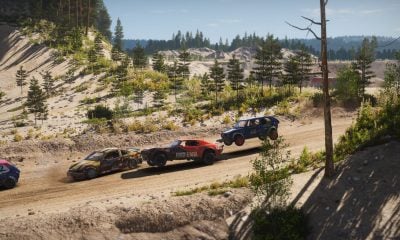 Steam 游戏中的多辆汽车在泥土赛道上进行越野赛