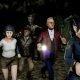 En gruppe overlevende løber gennem mørket, mens de bliver jagtet af et monster i et spil som Halloween: The Game