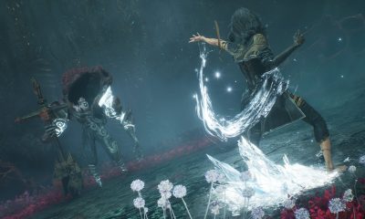 在 Game Pass 角色扮演游戏中，一名巫师对一头身披盔甲的高大怪物施展冰霜咒语