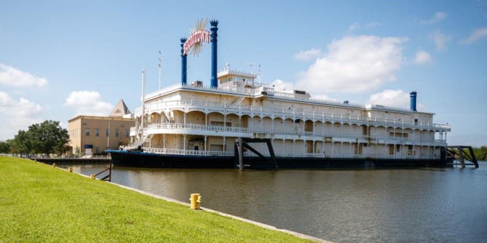 louisiana boomtown casino new orleans riverboat penn entertainment relocate landside